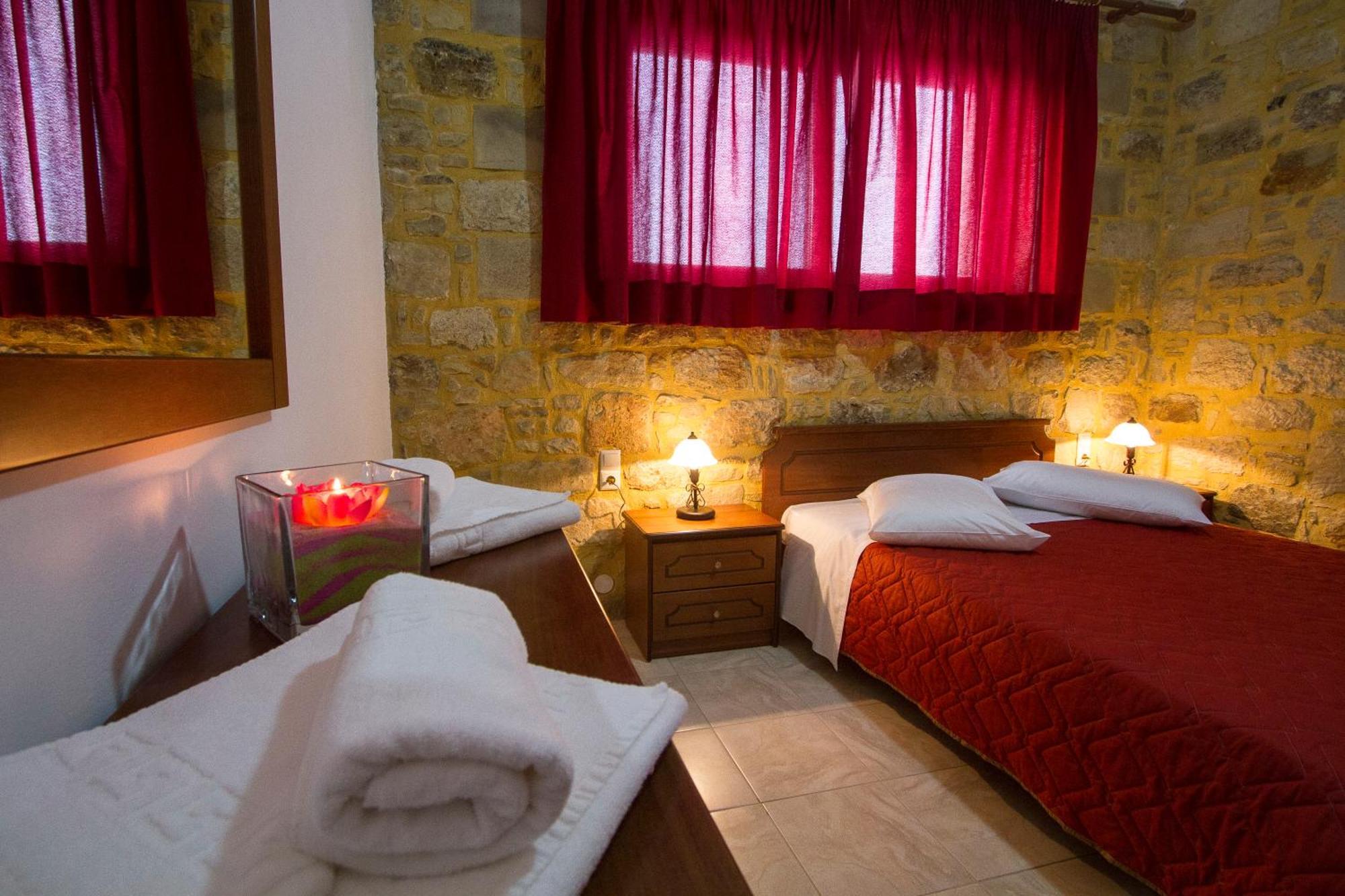 Agarathos Traditional Rooms - Pool - Kaliviani -On The Road To Balos