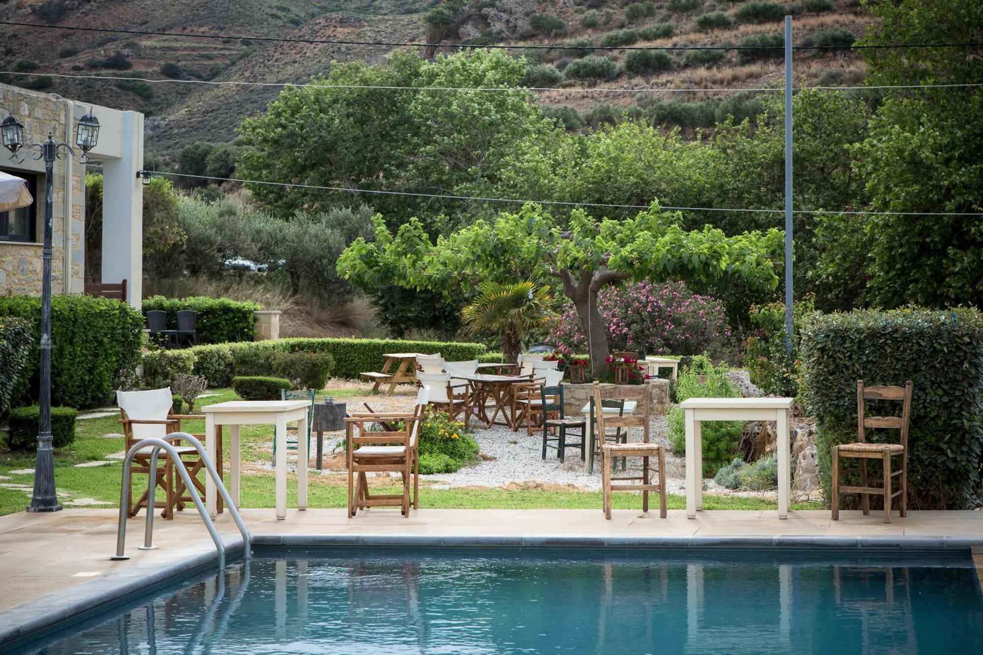 Apartment Agarathos Traditional Rooms - Pool - Kaliviani -On The Road To Balos Kaliviani