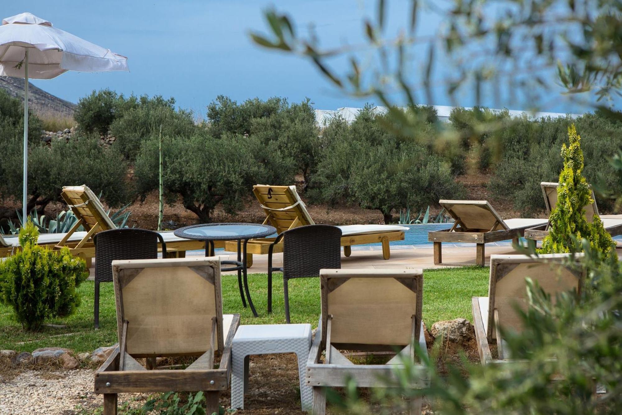 Apartment Agarathos Traditional Rooms - Pool - Kaliviani -On The Road To Balos