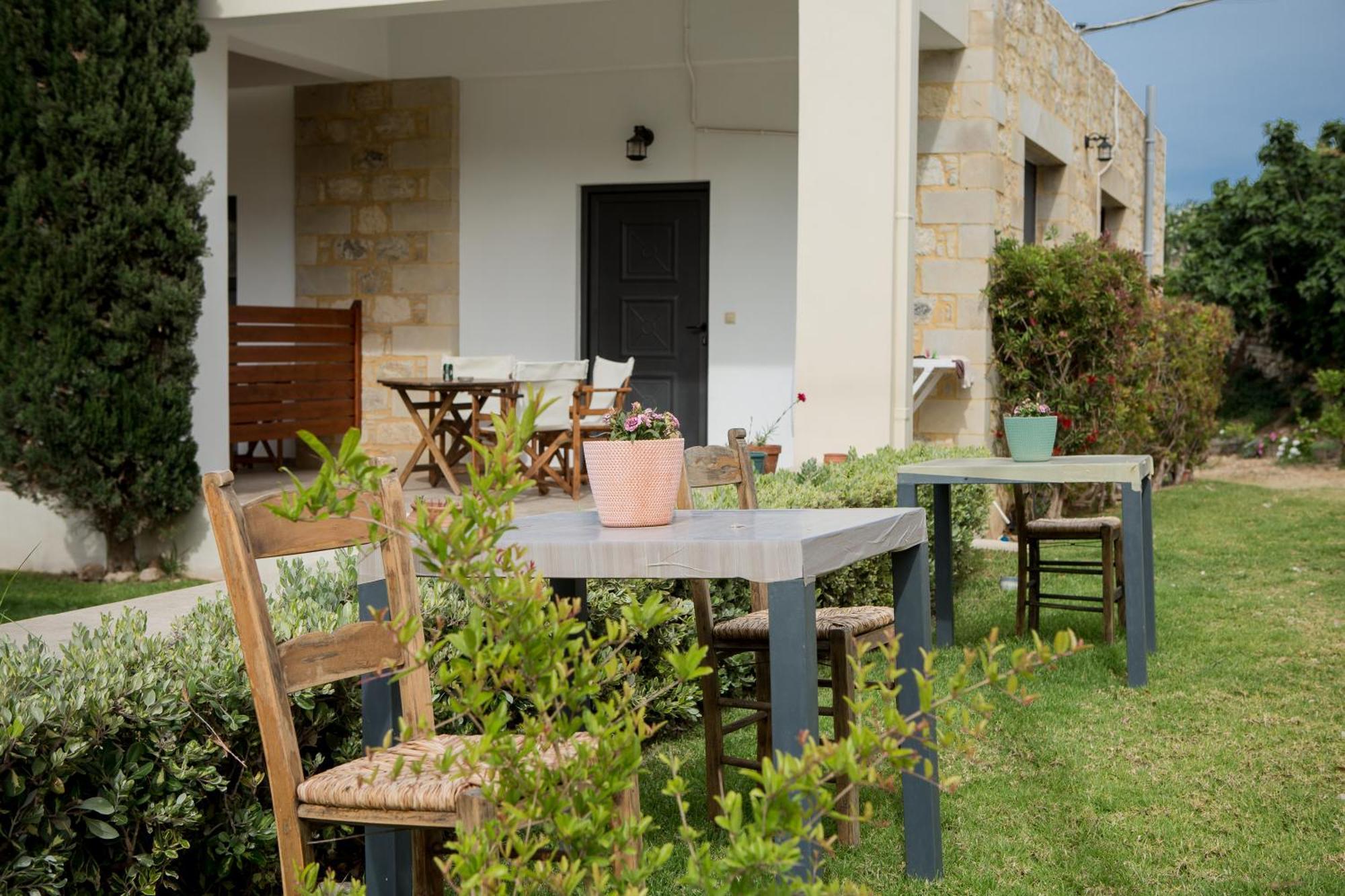 Apartment Agarathos Traditional Rooms - Pool - Kaliviani -On The Road To Balos *