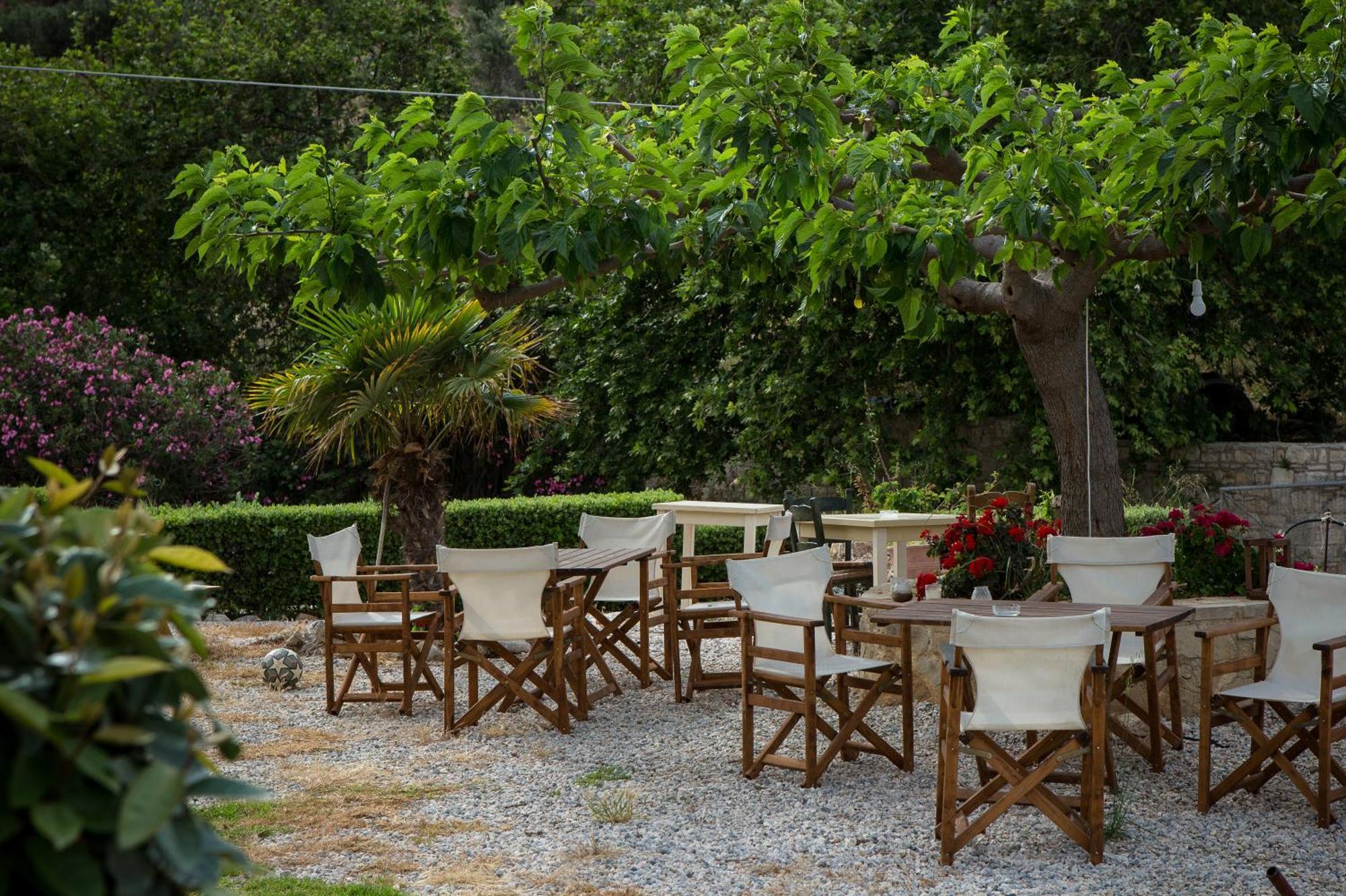 Apartment Agarathos Traditional Rooms - Pool - Kaliviani -On The Road To Balos