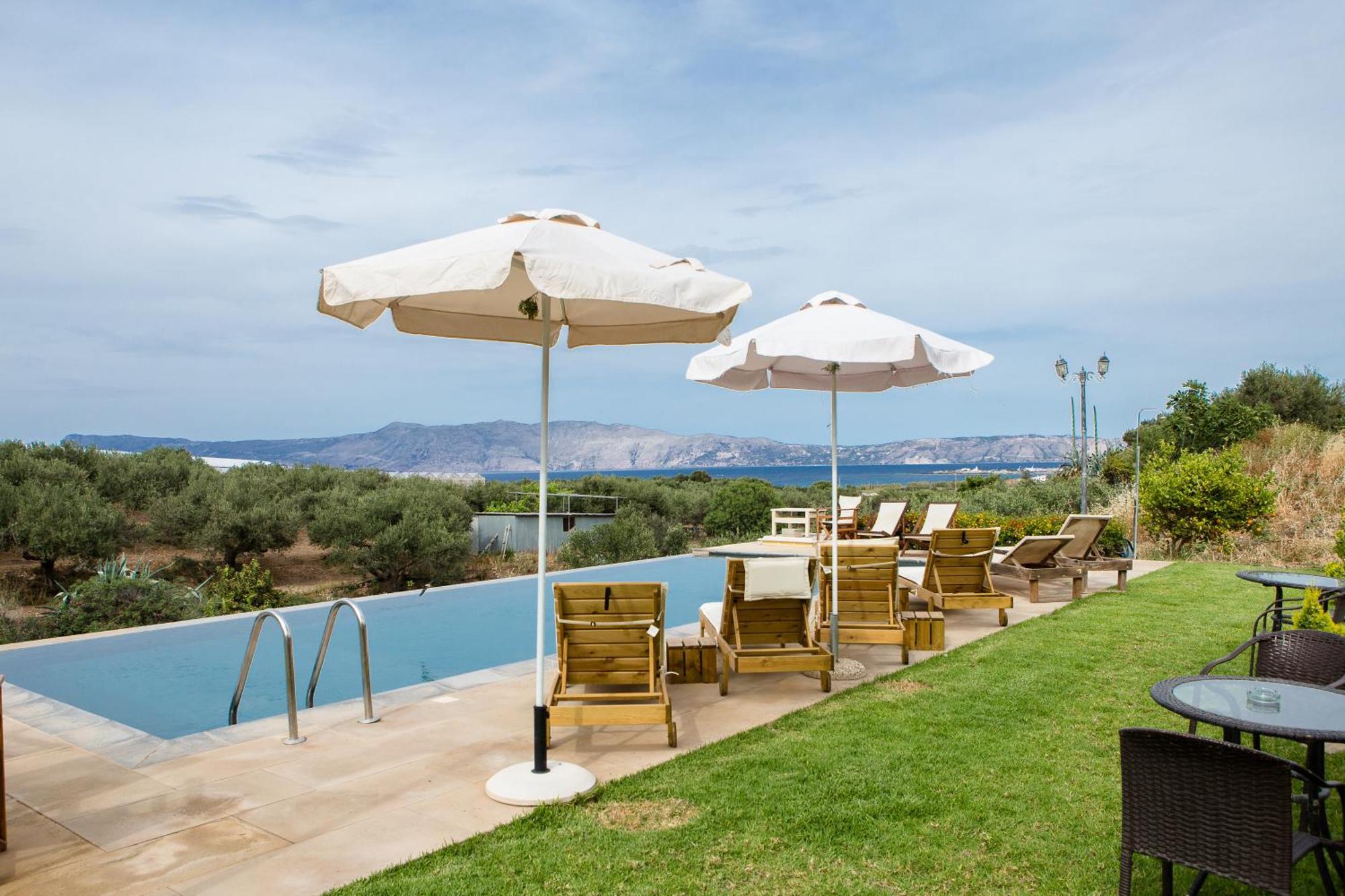Agarathos Traditional Rooms - Pool - Kaliviani -On The Road To Balos Apartment *