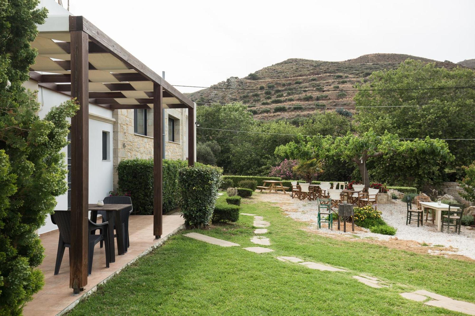 Agarathos Traditional Rooms - Pool - Kaliviani -On The Road To Balos * Kaliviani