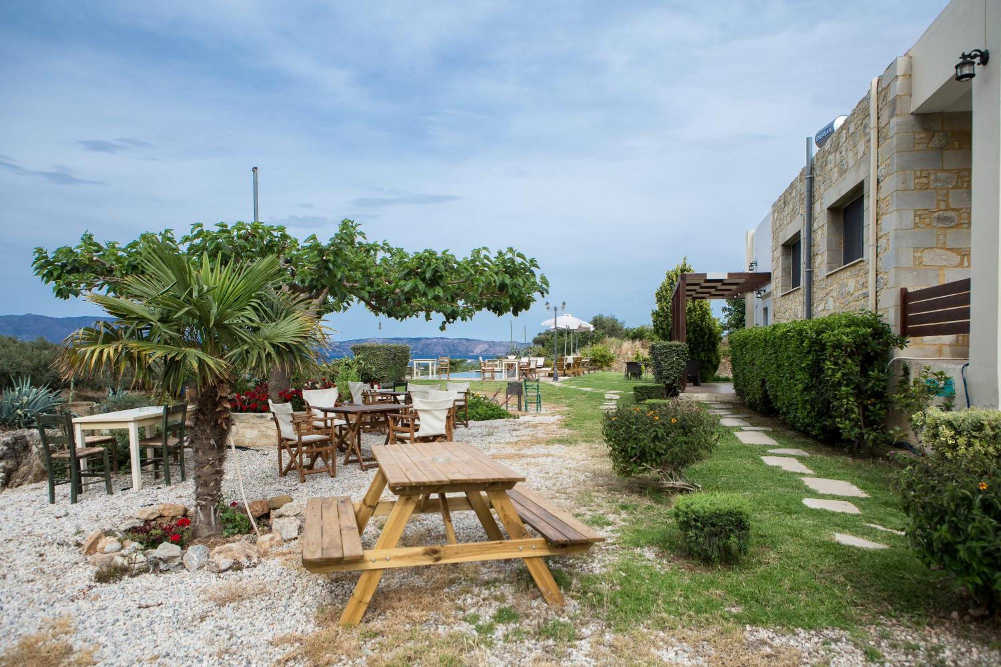 Agarathos Traditional Rooms - Pool - Kaliviani -On The Road To Balos