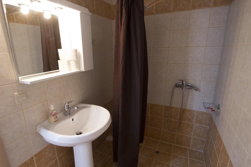 Apartment Agarathos Traditional Rooms - Pool - Kaliviani -On The Road To Balos