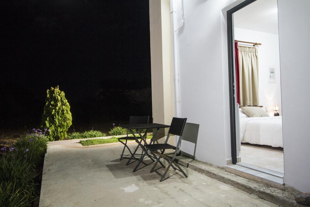 Agarathos Traditional Rooms - Pool - Kaliviani -On The Road To Balos Apartment Kaliviani