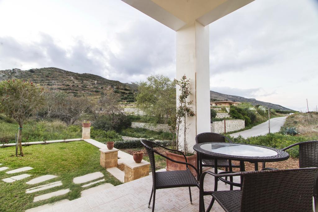 Agarathos Traditional Rooms - Pool - Kaliviani -On The Road To Balos Apartment *