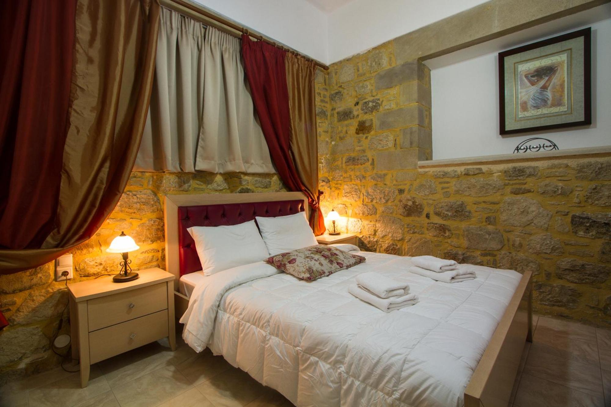 Apartment Agarathos Traditional Rooms - Pool - Kaliviani -On The Road To Balos *