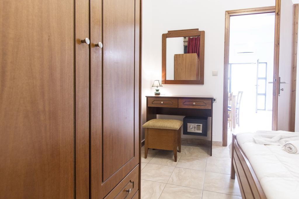 Agarathos Traditional Rooms - Pool - Kaliviani -On The Road To Balos *