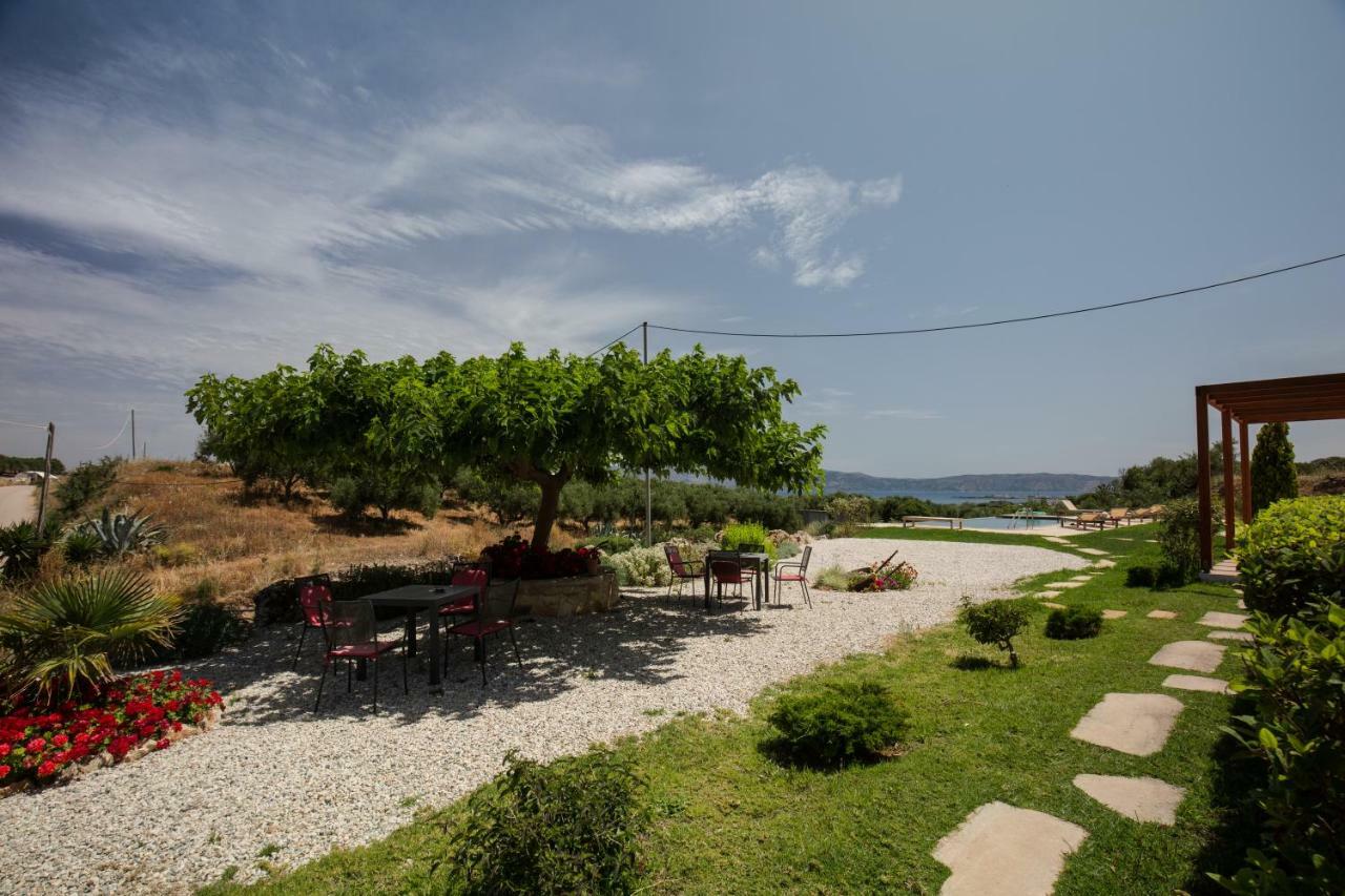 Apartment Agarathos Traditional Rooms - Pool - Kaliviani -On The Road To Balos *